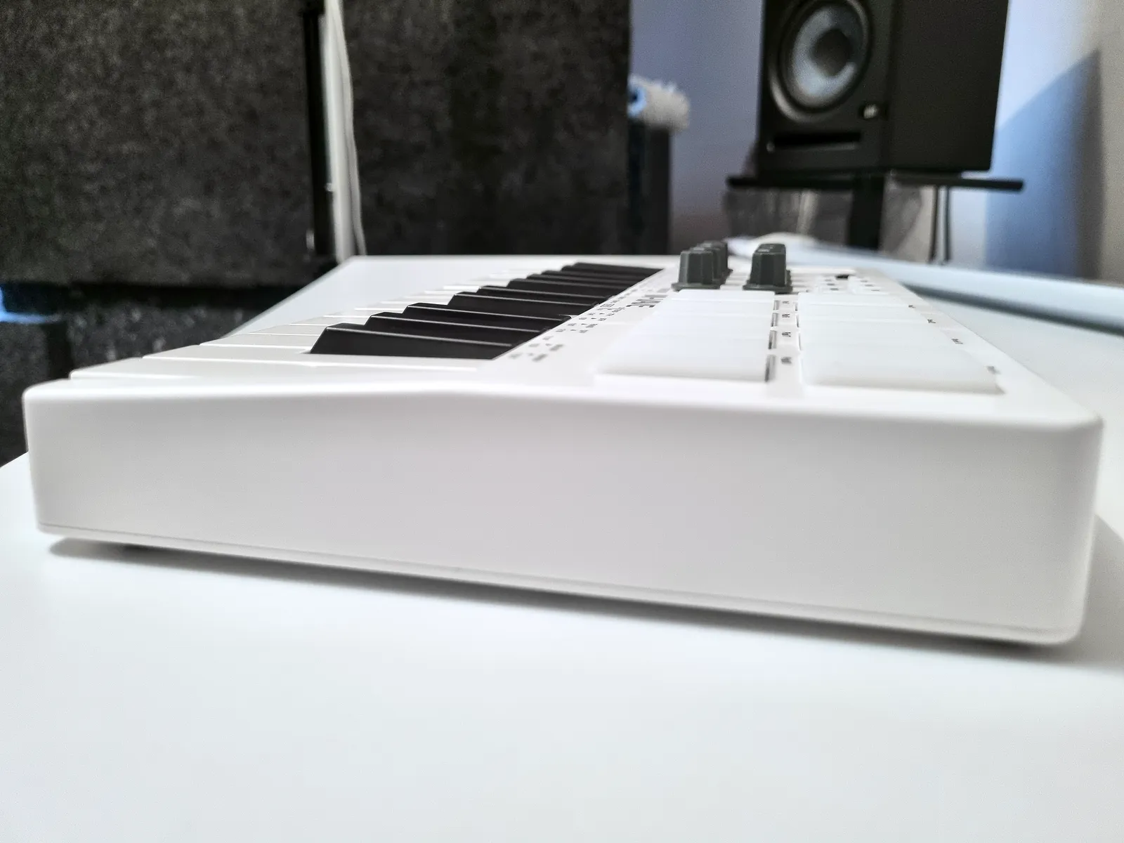 mackie control universal — professional studio photograph