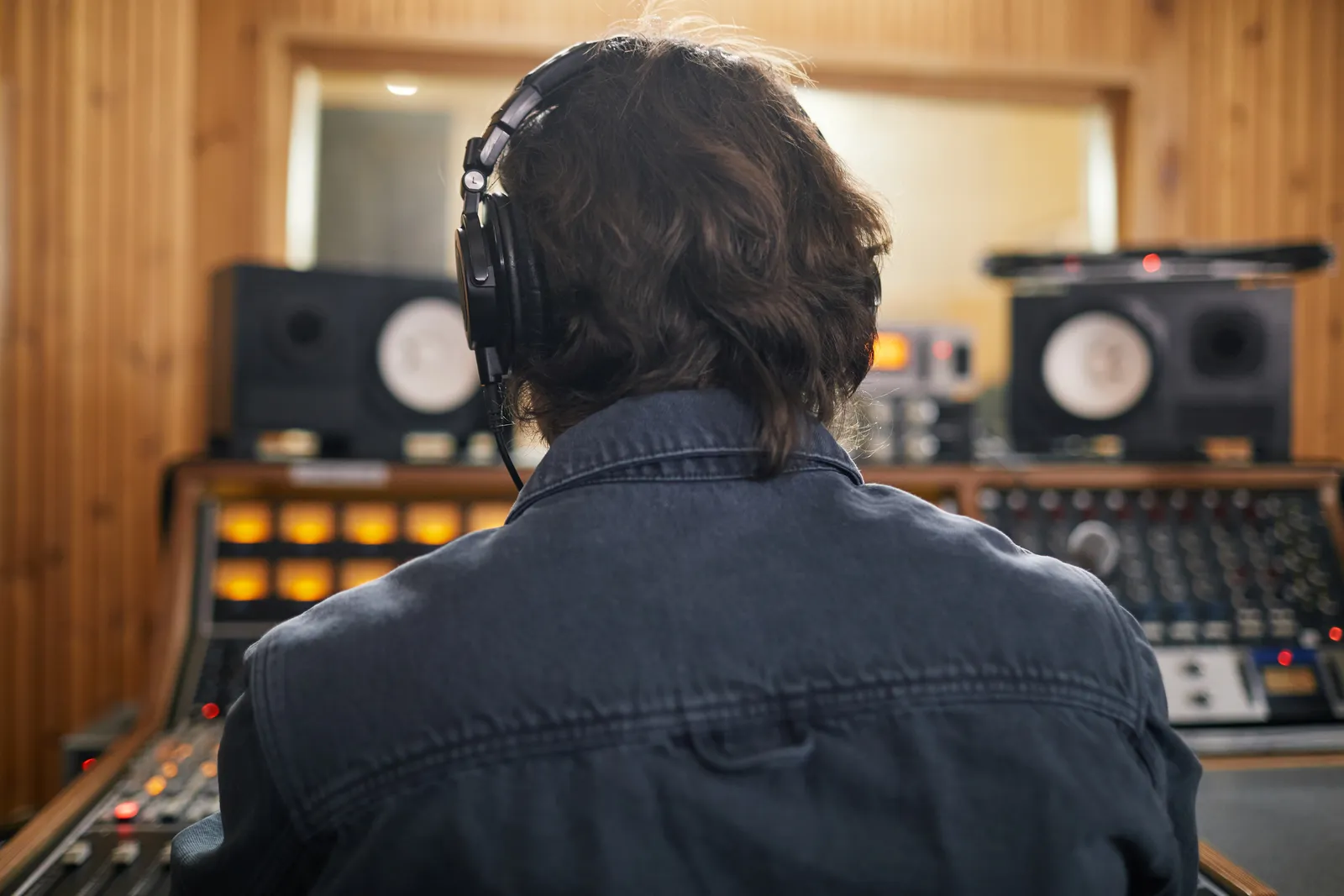 mixing workflow — professional studio photograph