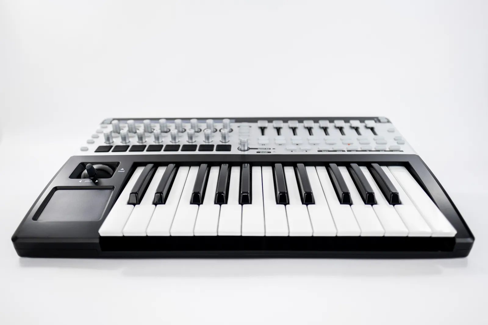 steven slate audio raven mti max — professional studio photograph
